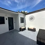 Modern Apartment In Miami Medio